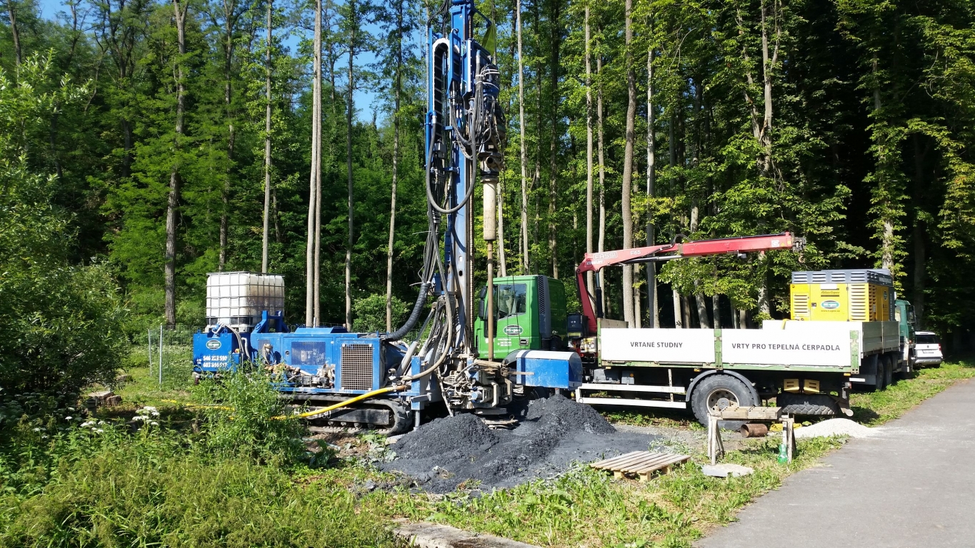 Zvětšit obrázek Horní Dunajovice - hg vrt, hl. 80 m