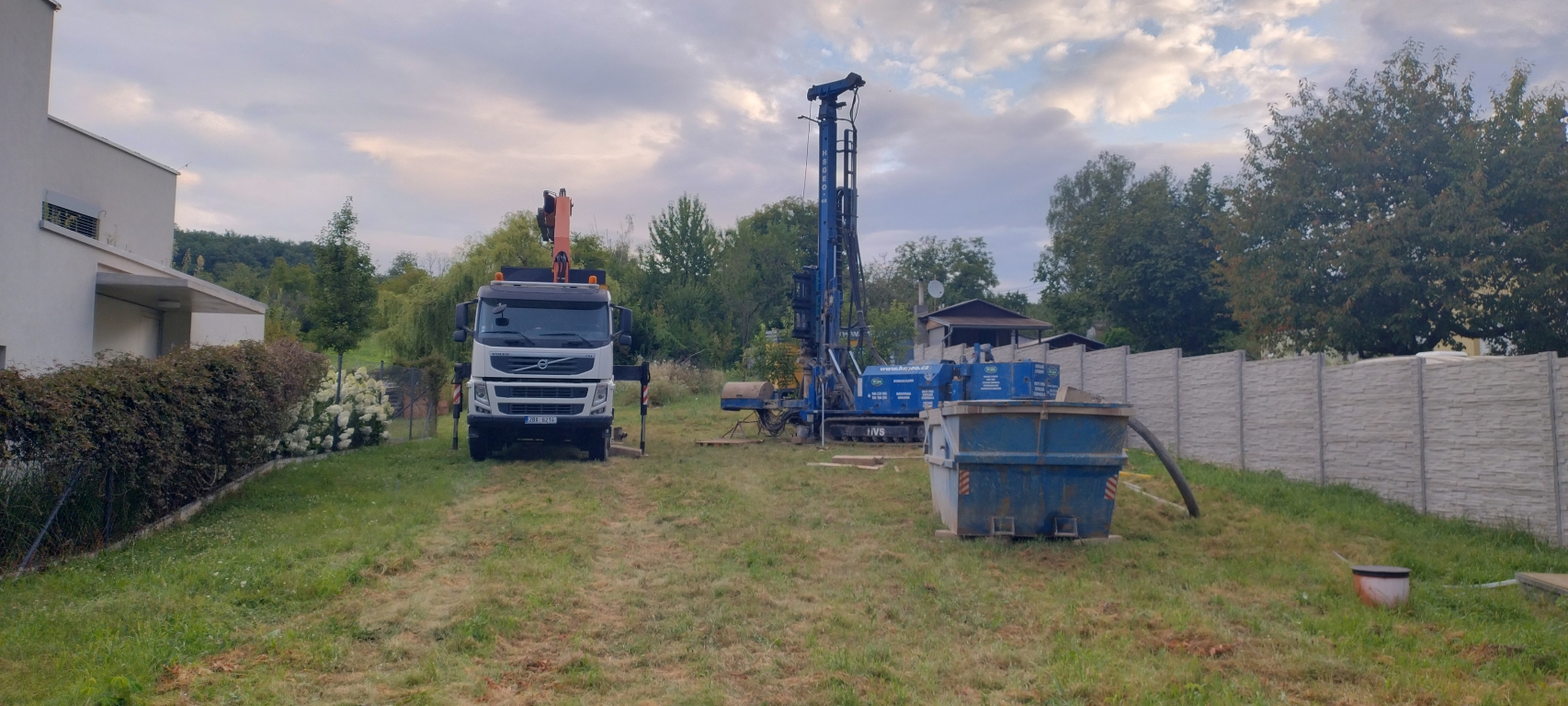 Brno-Komín - vrtaná studna hl. 40 m, vrty pro tepelné čerpadlo - 2 x 90 m