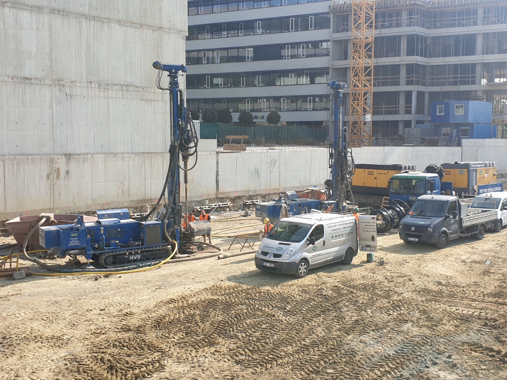 Zvětšit obrázek Maloměřice, vrty pro TČ 45 x 120 m