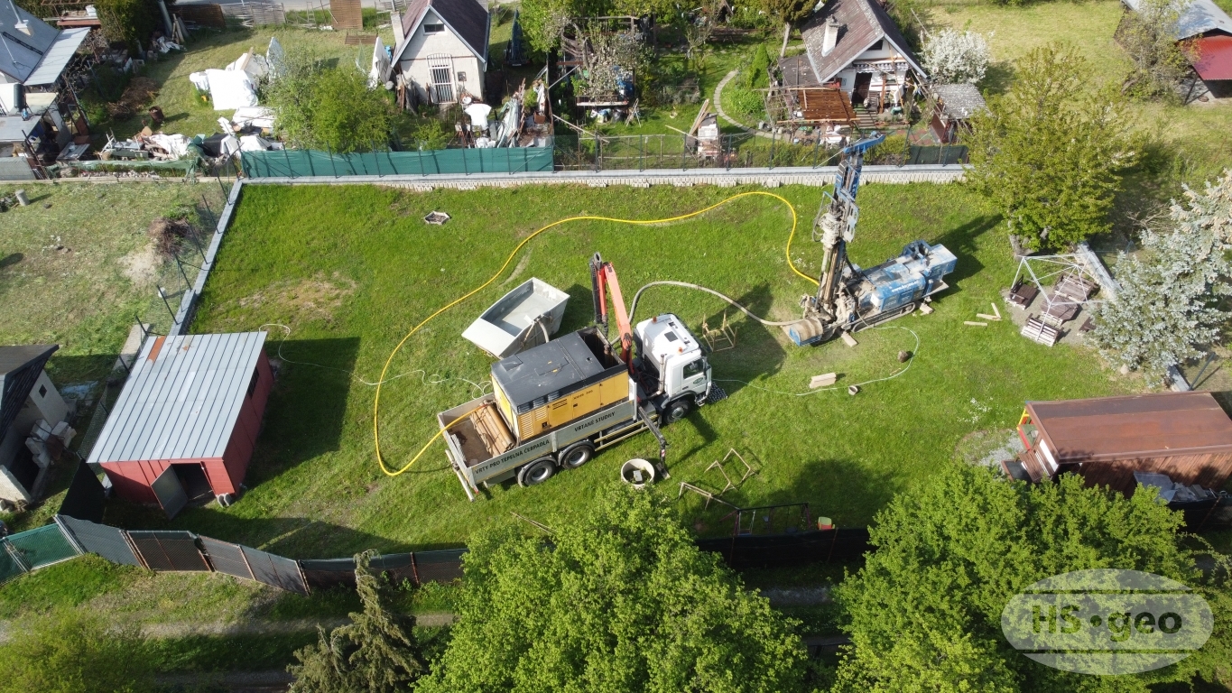 Brno-Bystrc, vrt pro tepelné čerpadlo systém země-voda do hl. 150 m, odvod horniny do kontejneru